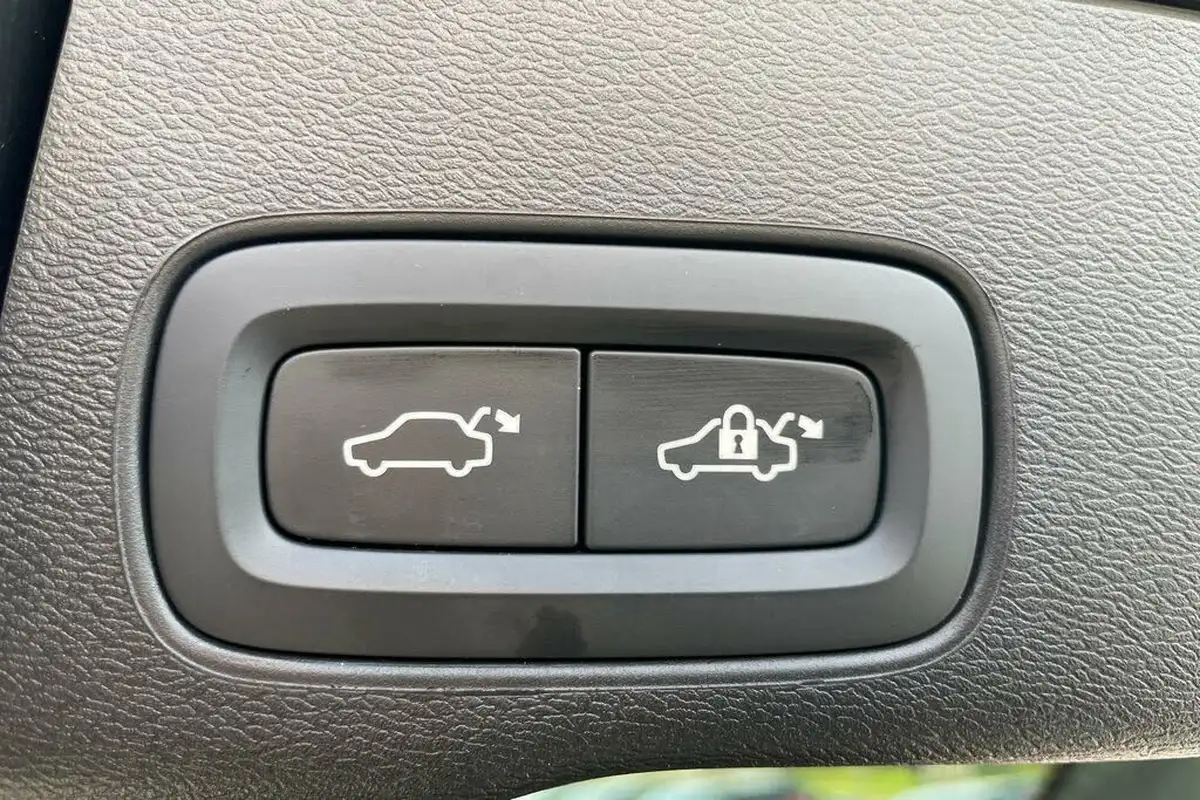 2024-volvo-xc60-20-b5-plus-big-19