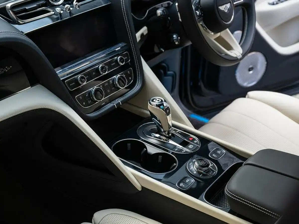 2024-bentley-bentayga-40-v8-extended-wheelbase-azure-big-39