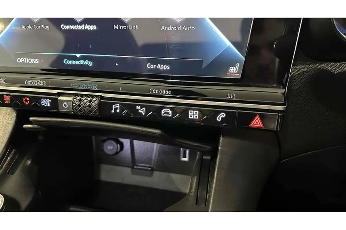 2020-ds-ds-7-crossback-e-tense-ultra-prestige-300ps-4x4-big-41