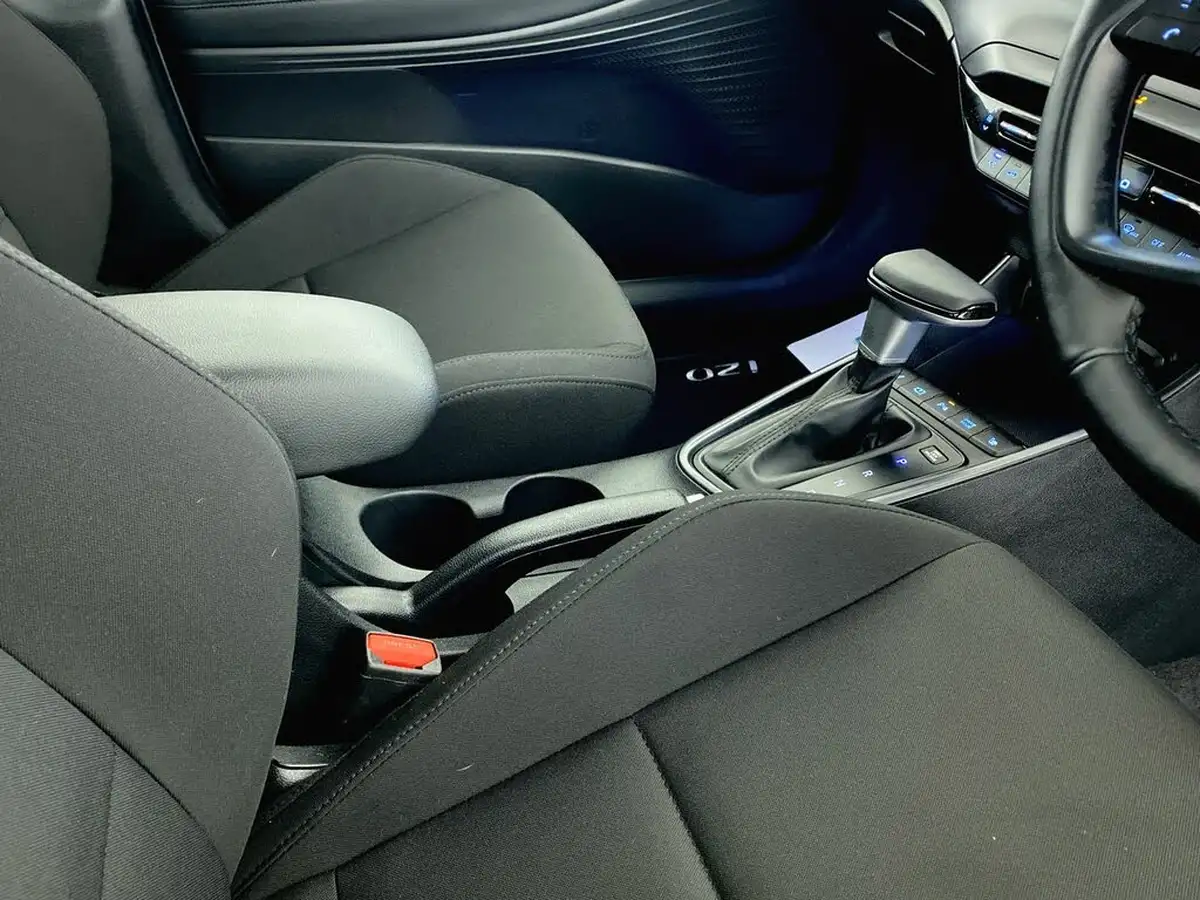 2024-hyundai-i20-10-t-gdi-premium-dct-big-22
