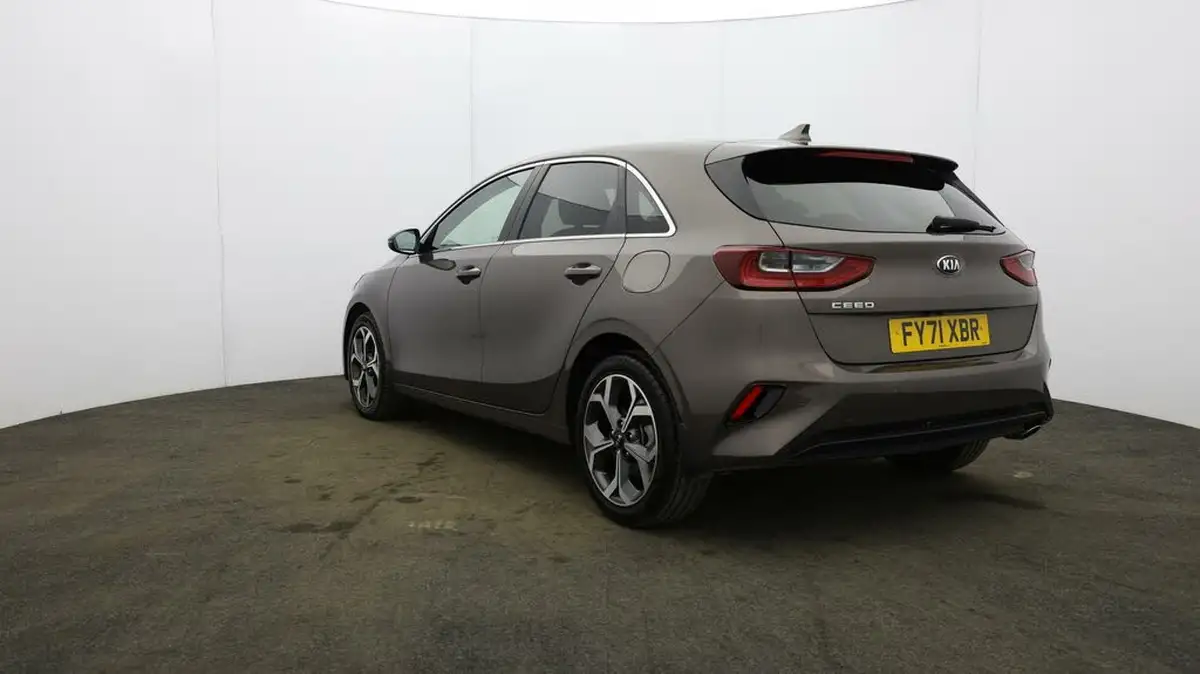 2021-kia-ceed-15-t-gdi-3-hatchback-big-35