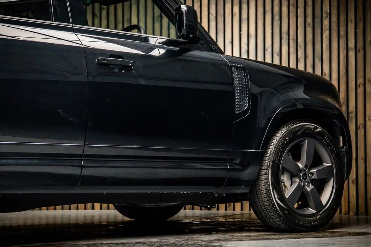 2023-land-rover-110-defender-30-d300-x-dynamic-hse-big-13