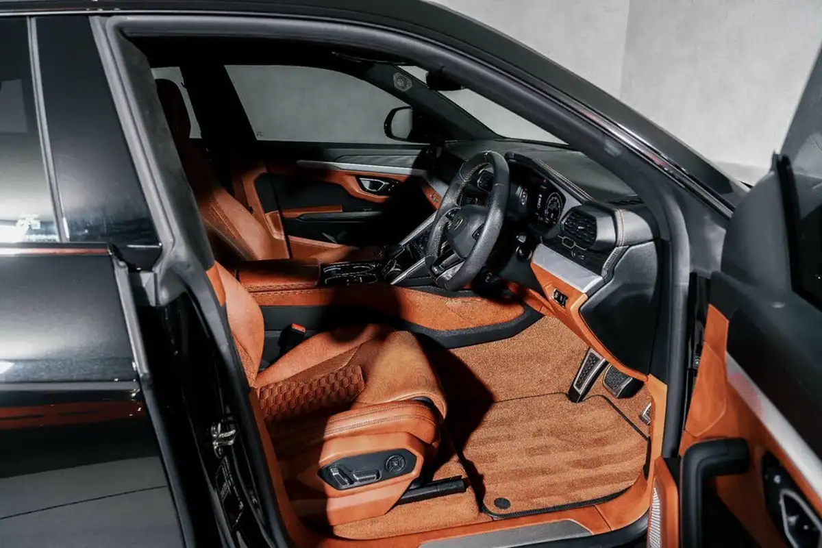 2019-lamborghini-urus-40-no-trim-big-22