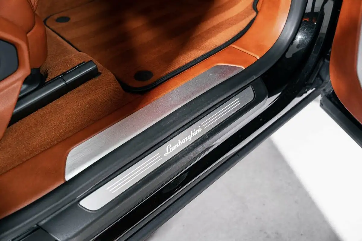 2019-lamborghini-urus-40-no-trim-big-46