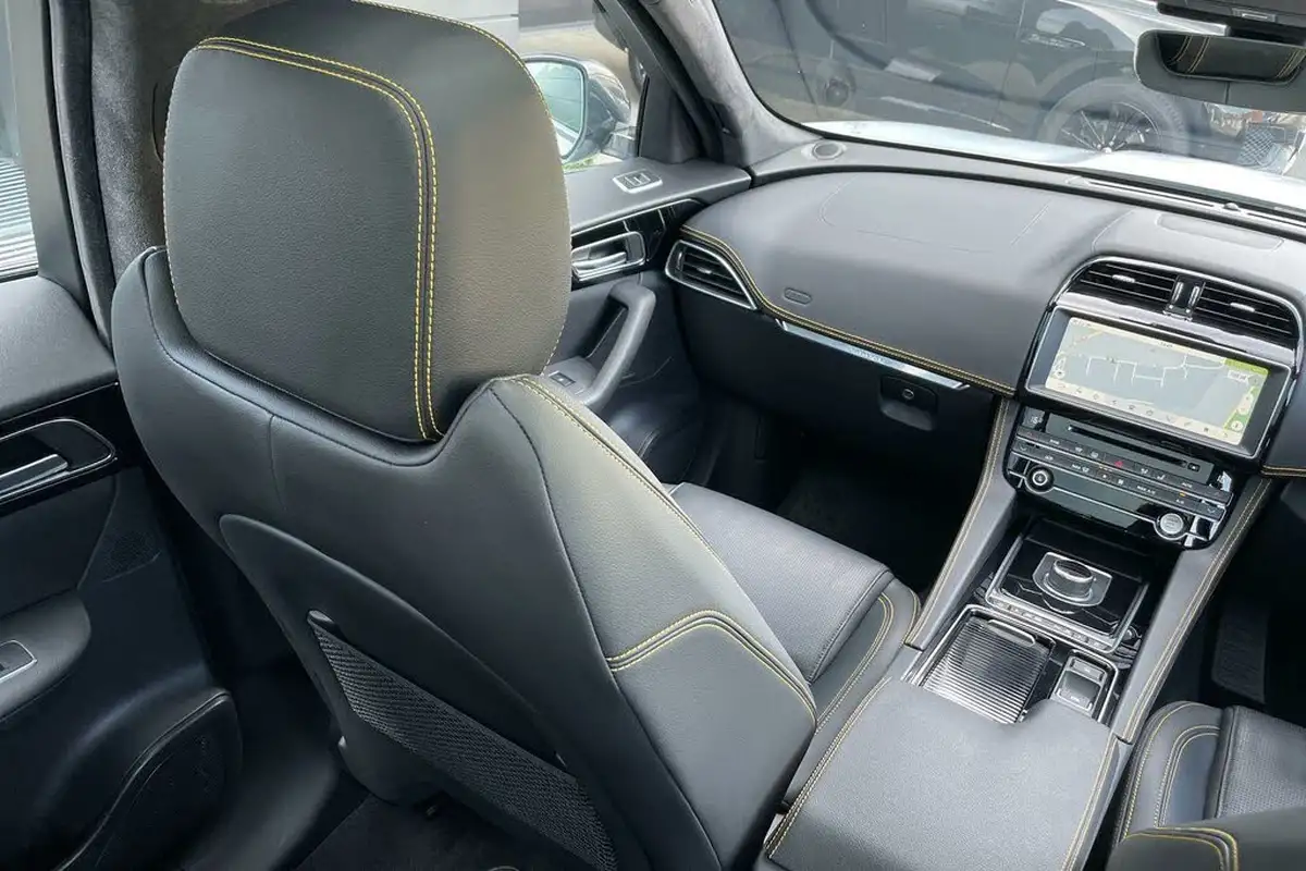 2019-jaguar-f-pace-30td-300-sport-big-37