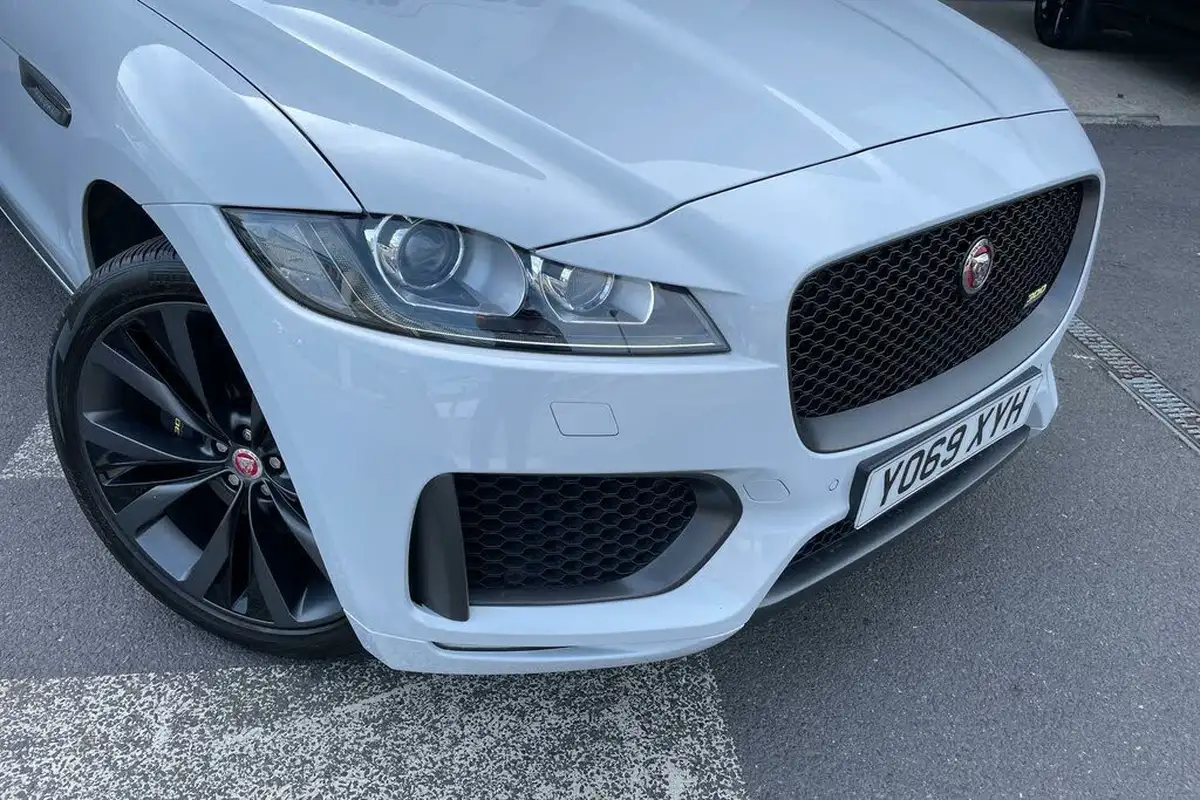 2019-jaguar-f-pace-30td-300-sport-big-13