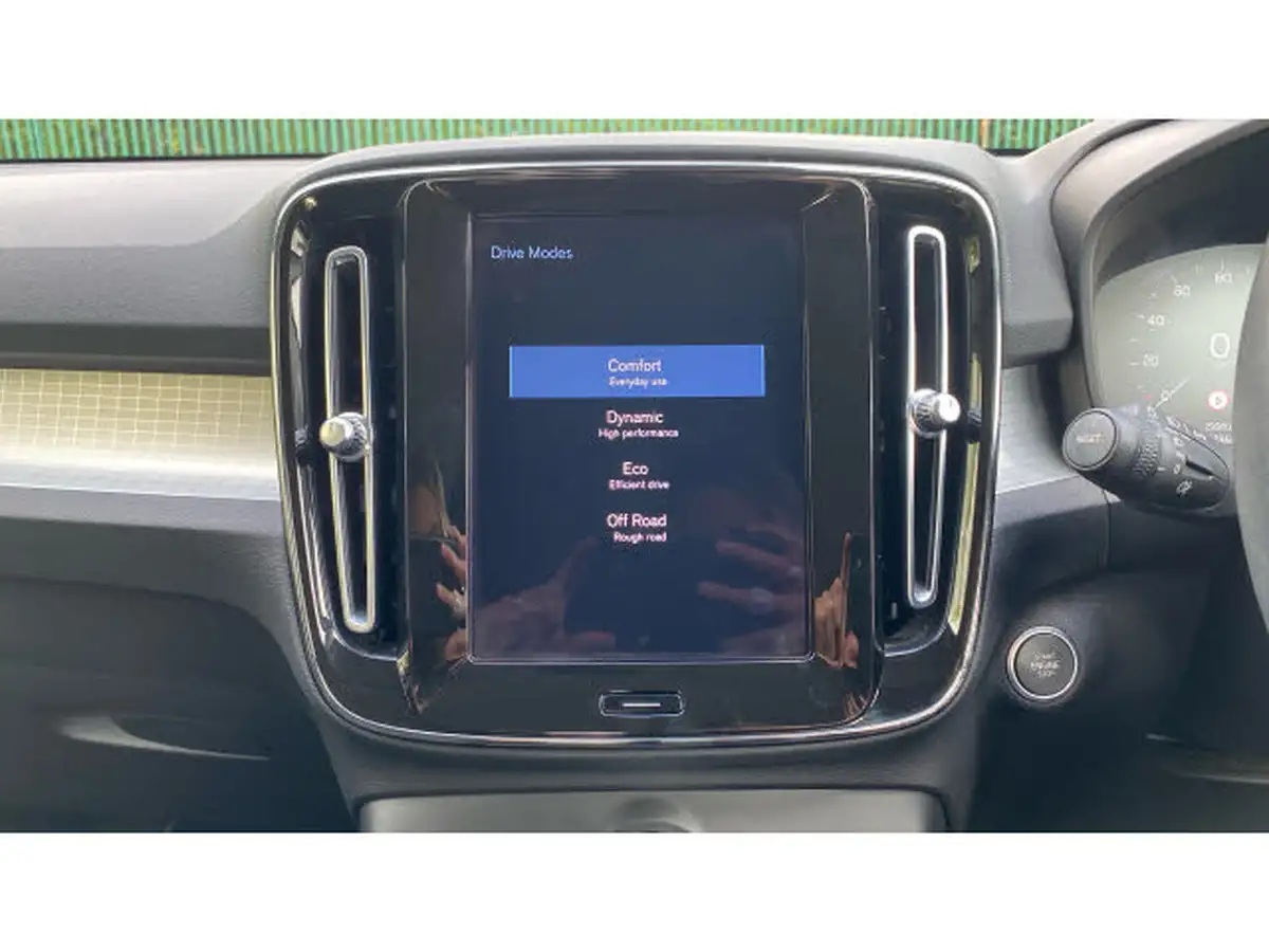 2022-volvo-xc40-15-t3-momentum-auto-big-31