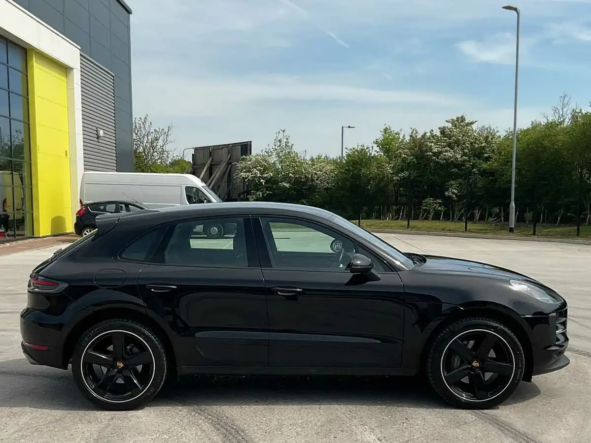 2021-porsche-macan-30-s-big-2