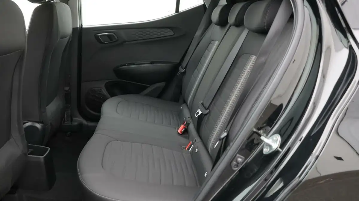2023-hyundai-i10-10-se-big-16
