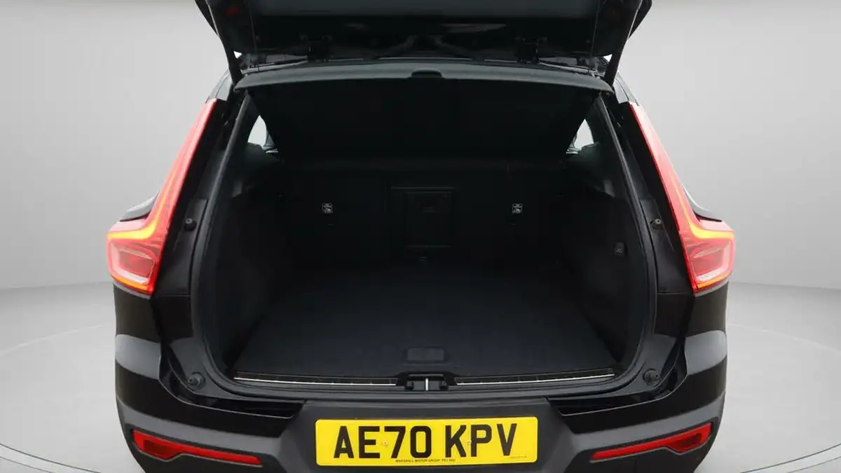 2020-volvo-xc40-20-b4-inscription-pro-big-17