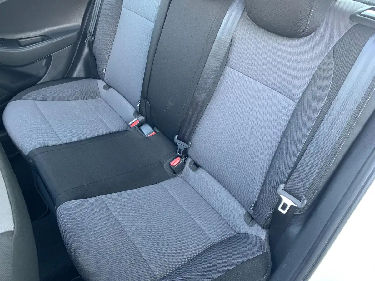 2017-hyundai-i20-12-se-hatchback-5d-big-35