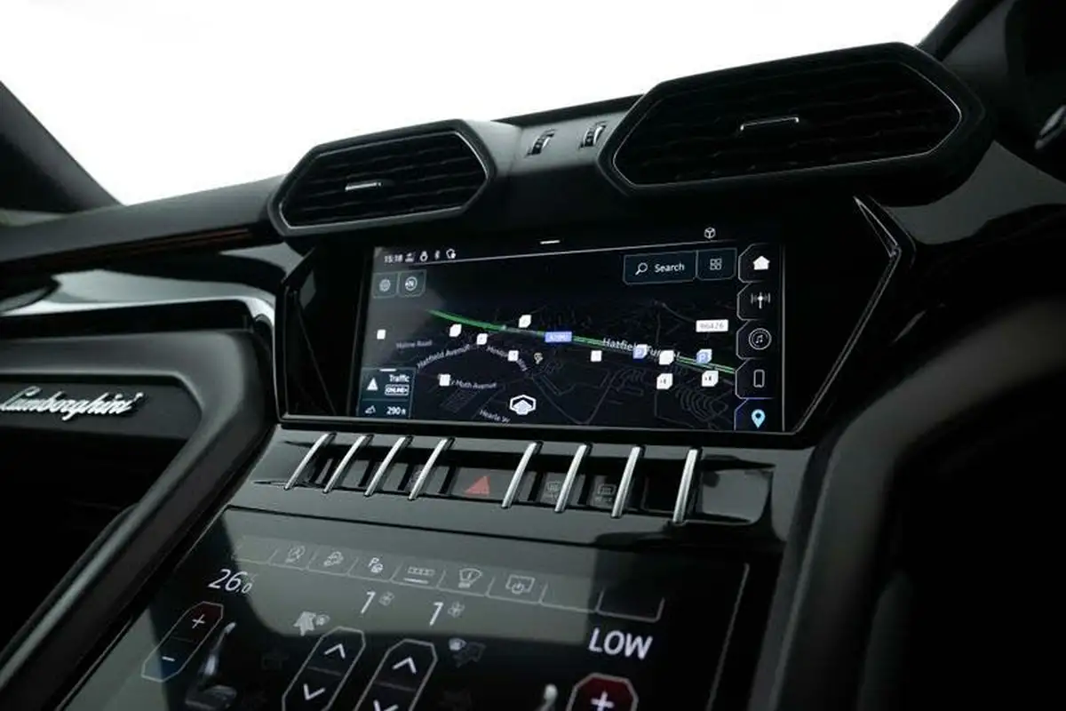 2023-lamborghini-urus-40-no-trim-big-15