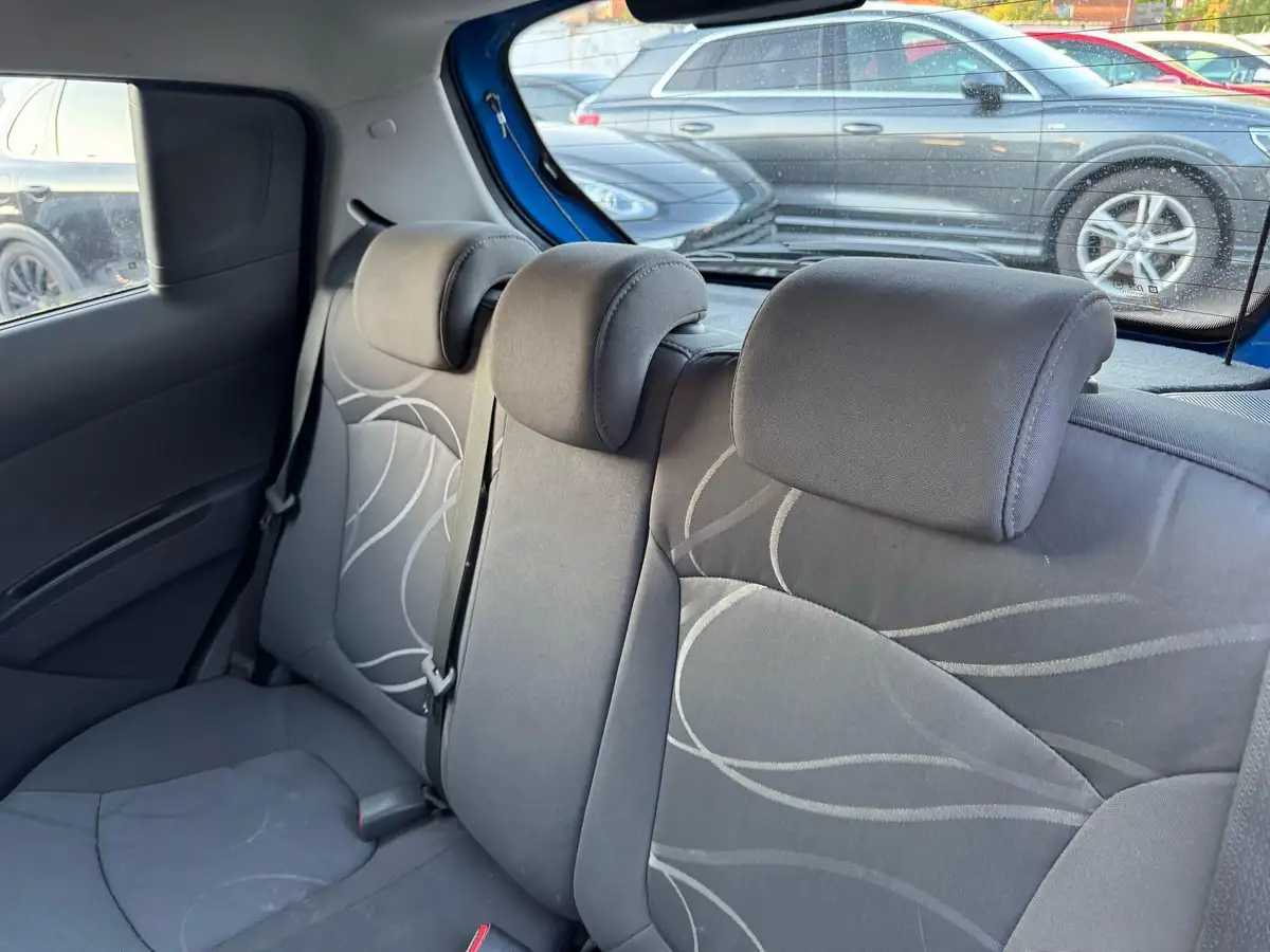 2011-chevrolet-spark-10-ls-big-23