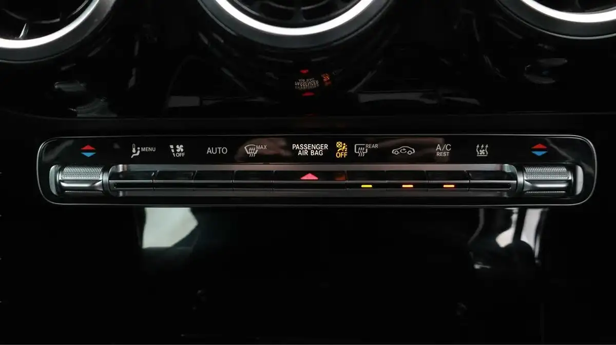 2021-mercedes-benz-a-class-13-a250e-amg-line-hatchback-5d-big-12