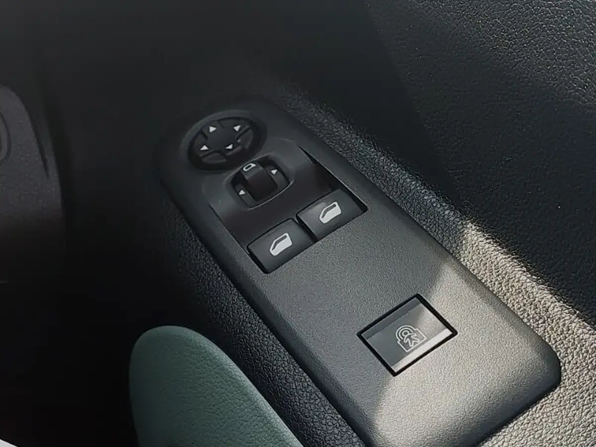 2021-citroen-berlingo-15bluehdi-feel-m-size-100ps-big-18
