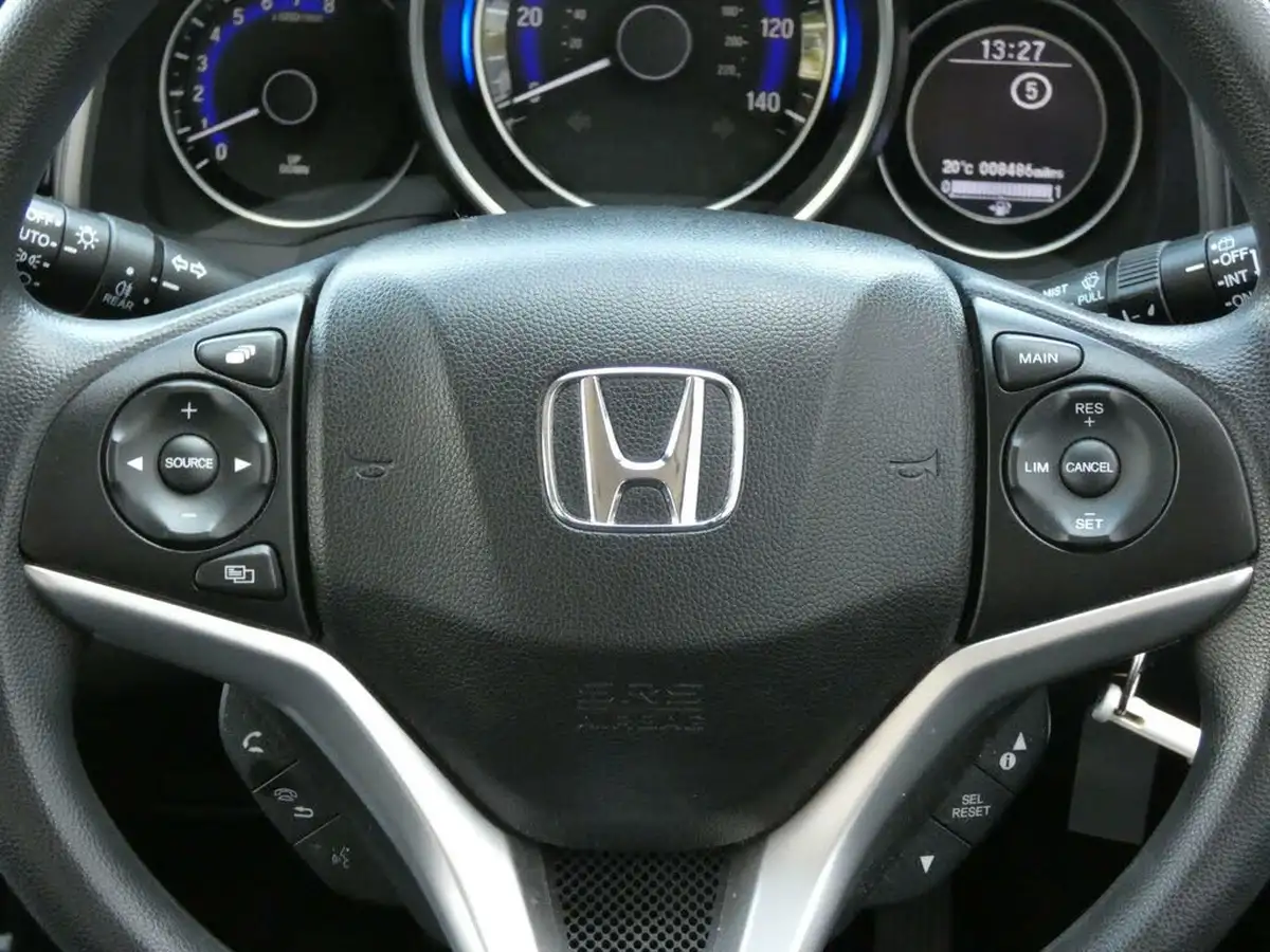 2016-honda-jazz-13-i-vtec-se-big-18