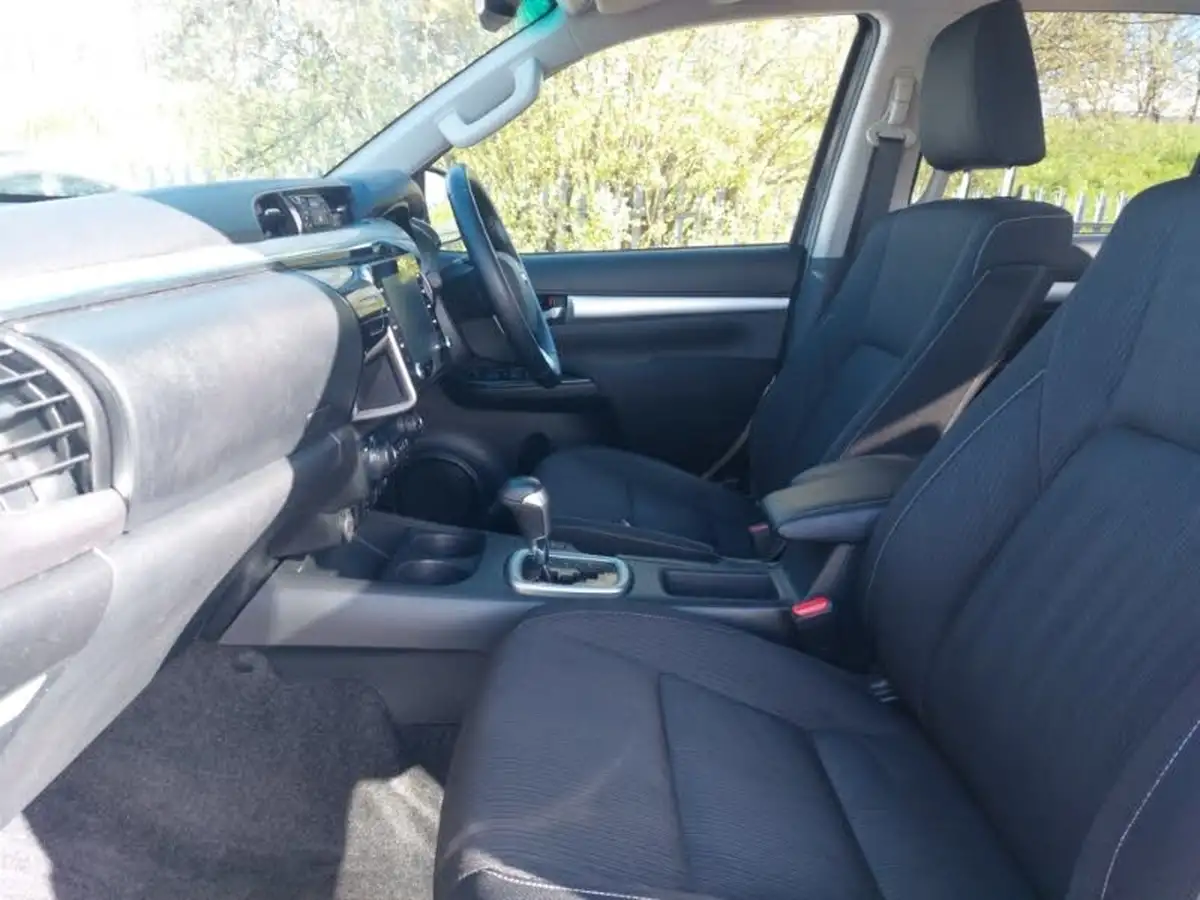 2023-toyota-hi-lux-28d-4d-invincible-2754cc-auto-big-4