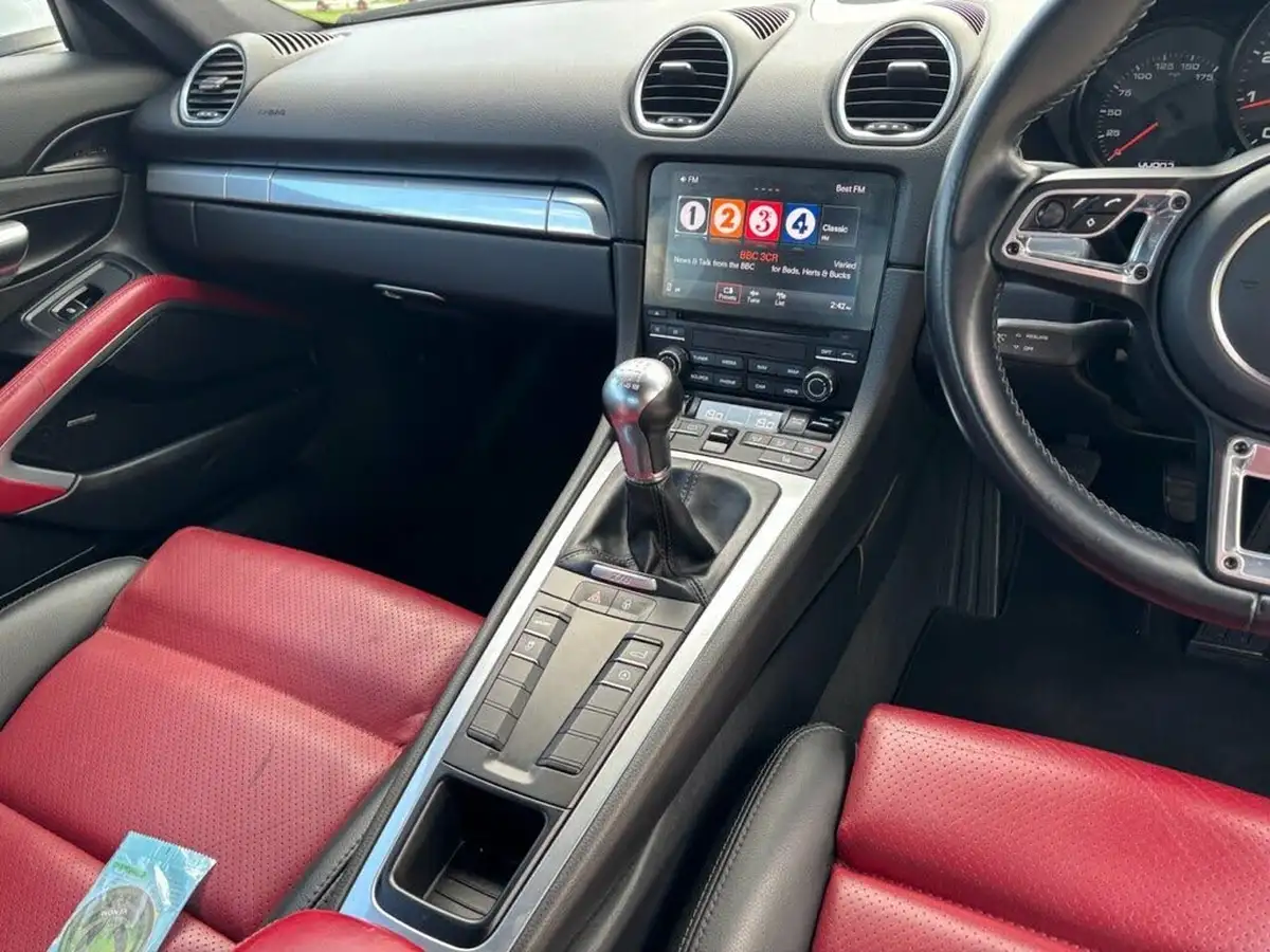 2016-porsche-cayman-718-20-big-24