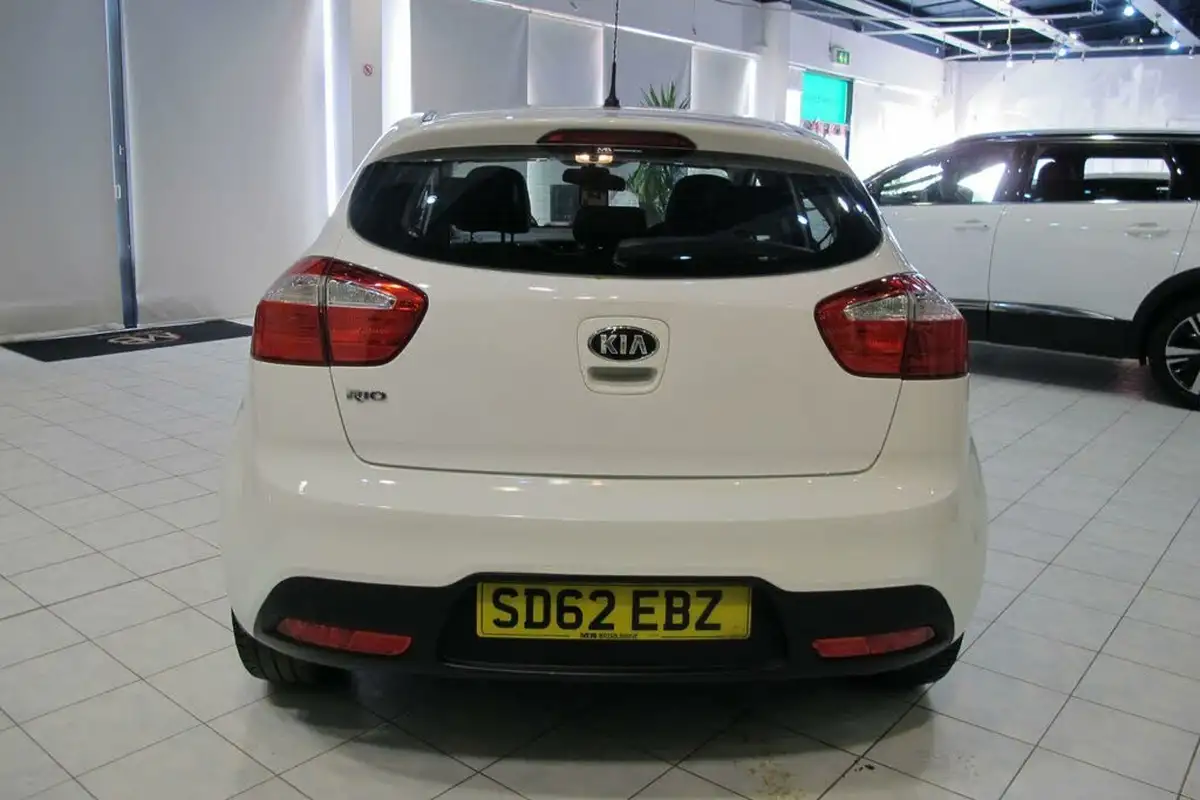 2012-kia-rio-125-2-5d-big-10