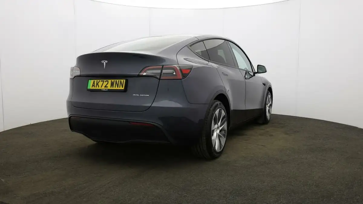 2022-tesla-model-y-e-long-range-big-52