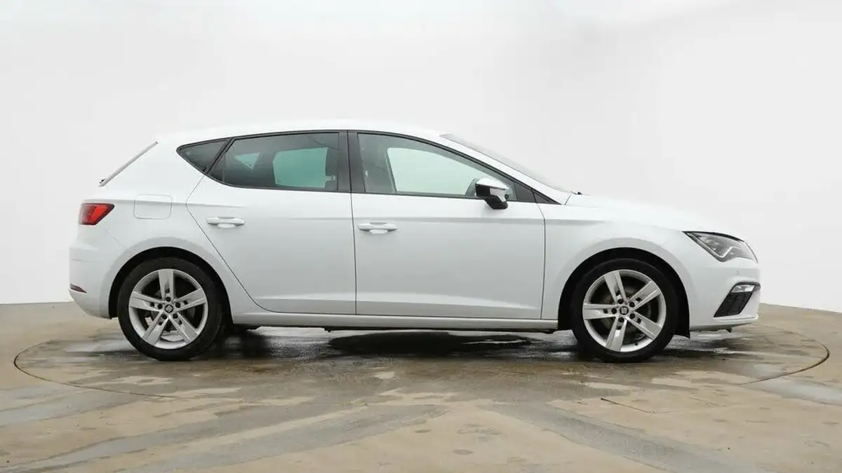 2020-seat-leon-15-tsi-evo-fr-black-edition-150ps-hatchback-big-1