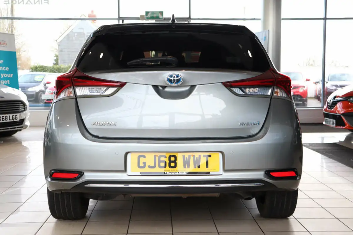 2018-toyota-auris-18-vvt-i-hsd-design-hatchback-big-6