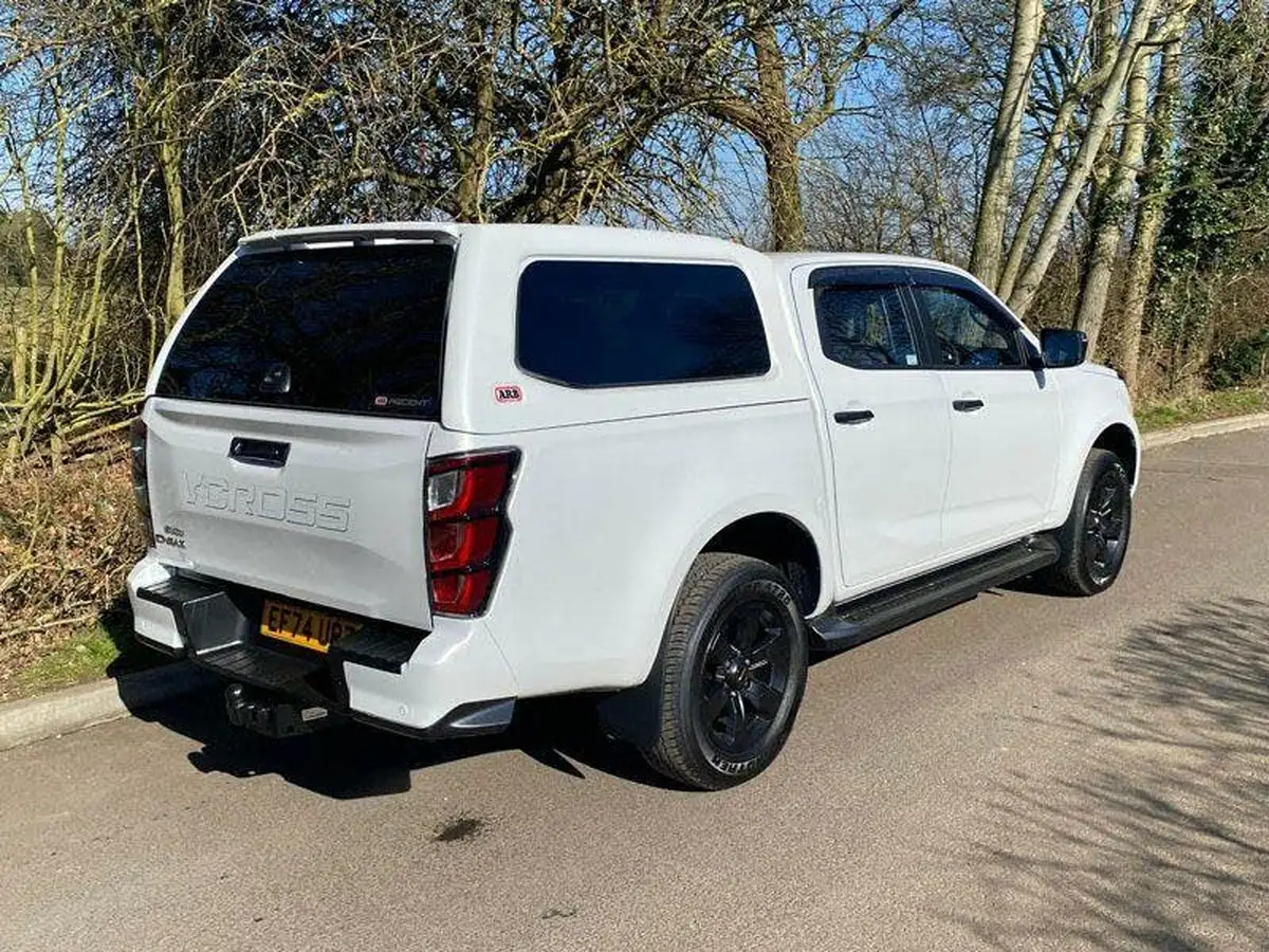 2024-isuzu-d-max-19td-v-cross-auto-big-4