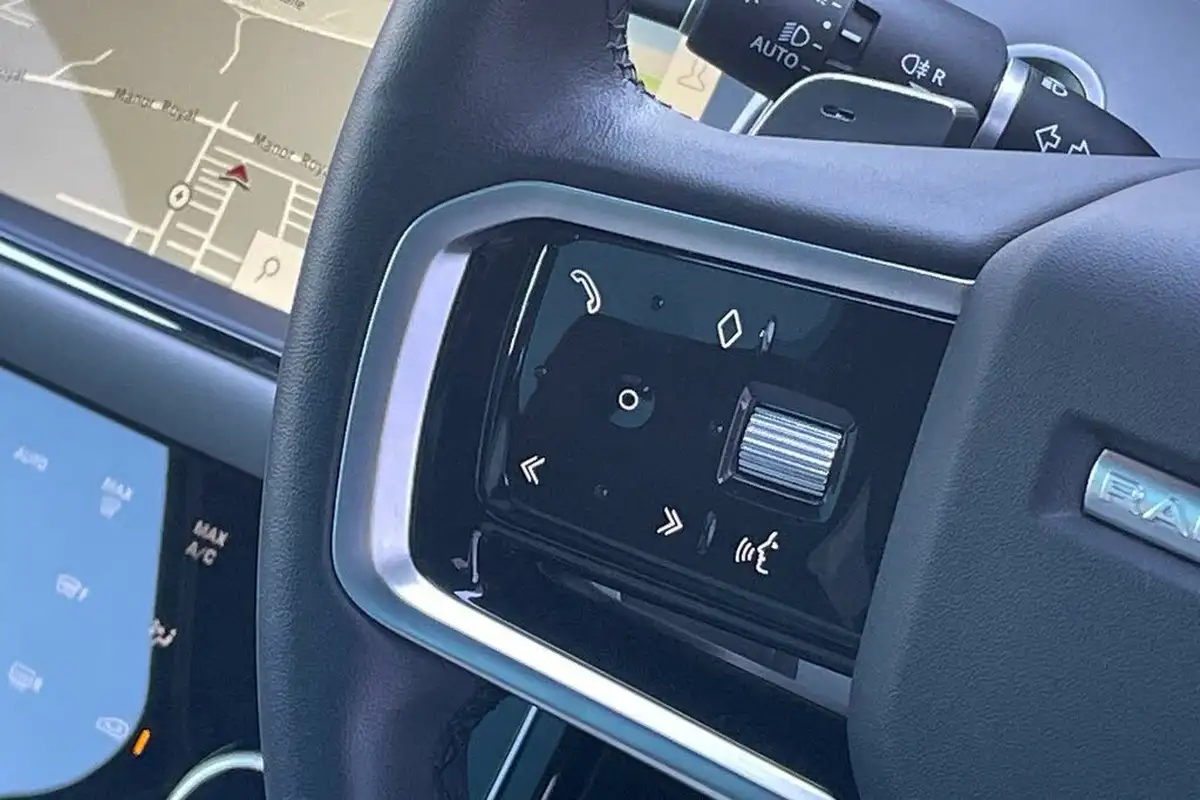2023-land-rover-range-rover-evoque-15-p300e-r-dynamic-se-big-38