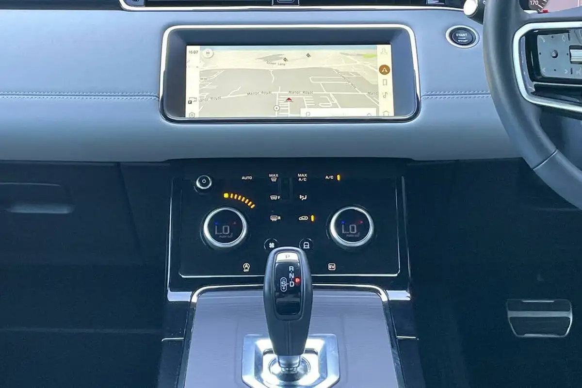 2023-land-rover-range-rover-evoque-15-p300e-r-dynamic-se-big-16