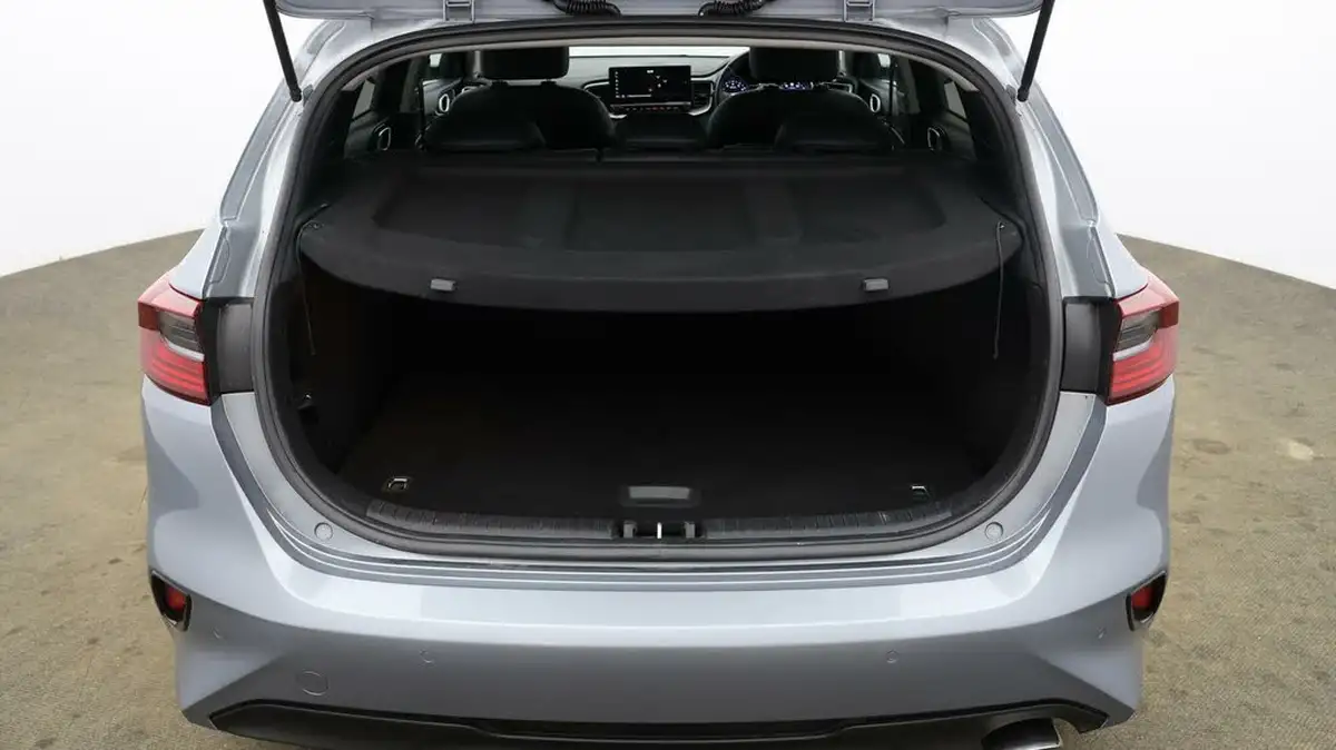 2022-kia-ceed-15-t-gdi-3-hatchback-big-16