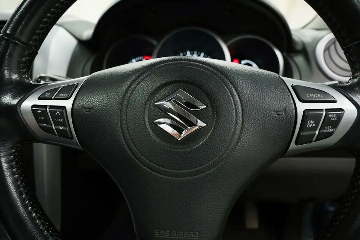 2013-suzuki-grand-vitara-19ddis-sz5-big-18