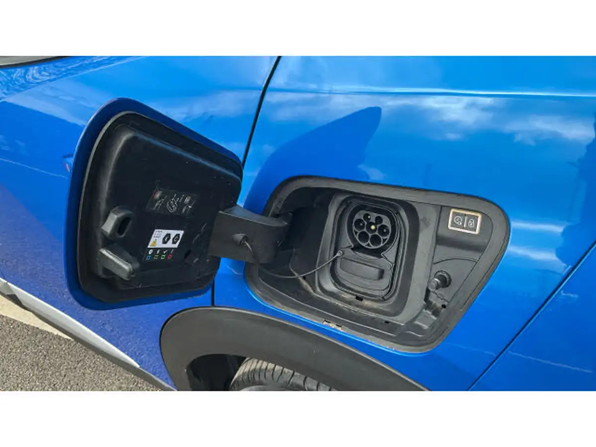 2023-peugeot-2008-suv-e-gt-136bhp-50kwh-station-wagon-big-29