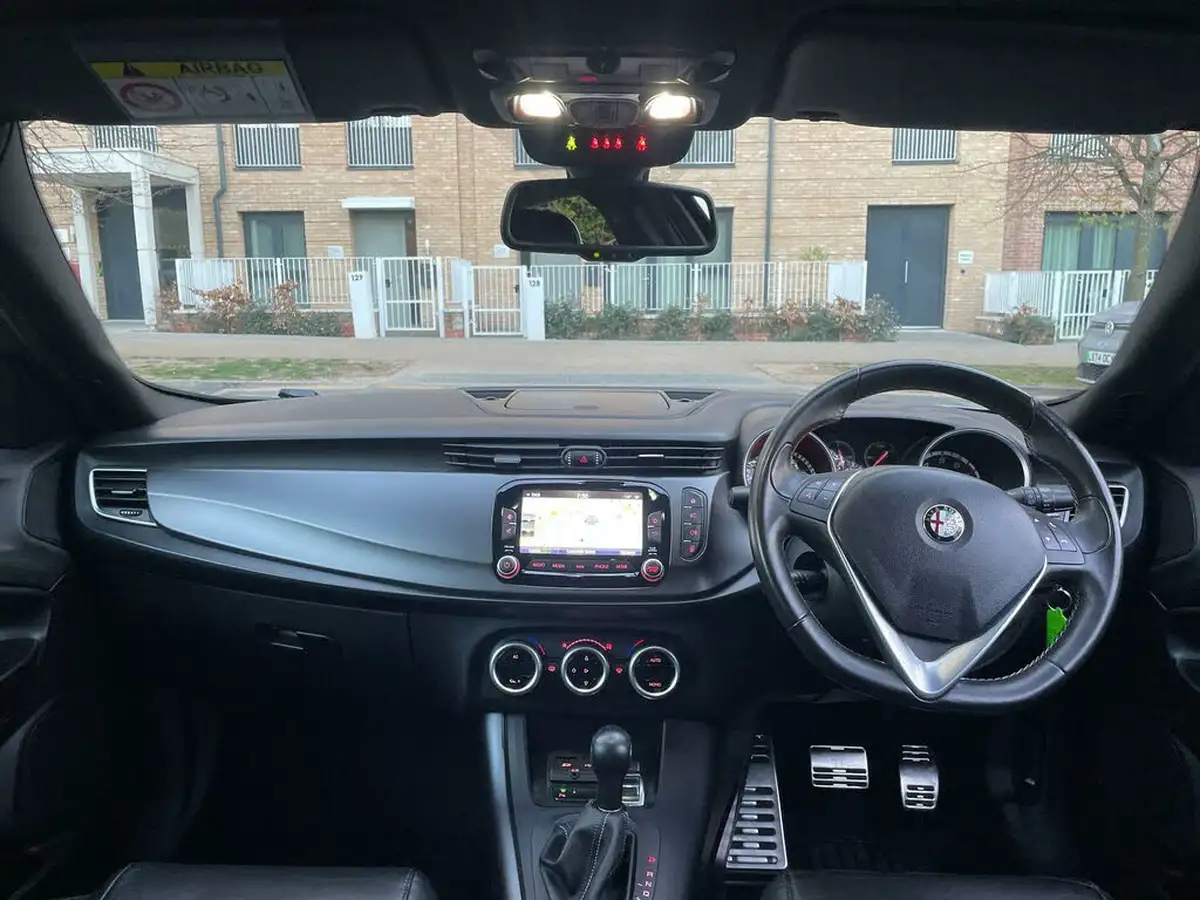2016-alfa-romeo-giulietta-17-quadrifoglio-verde-big-33