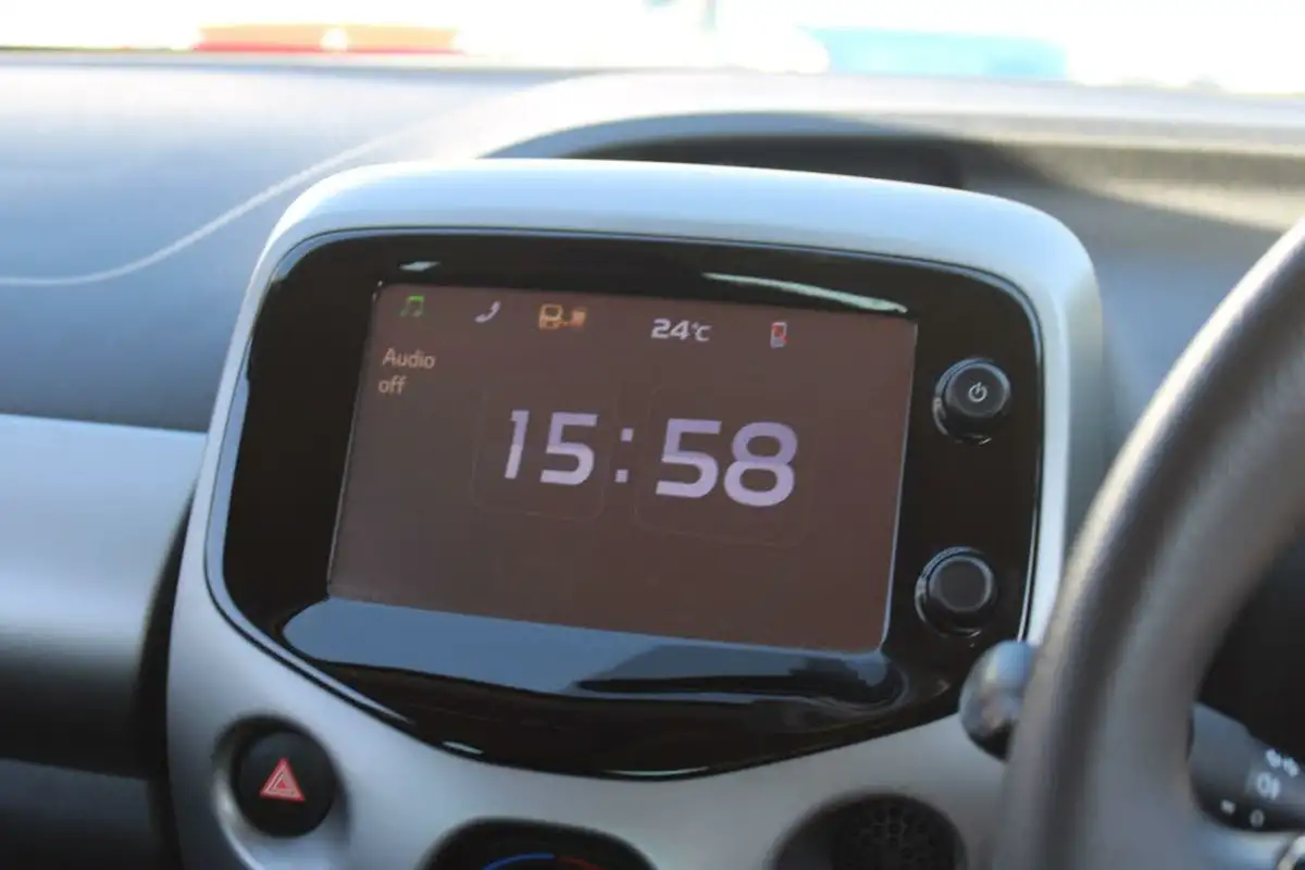 2016-citroen-c1-12-puretech-feel-81ps-5d-big-14