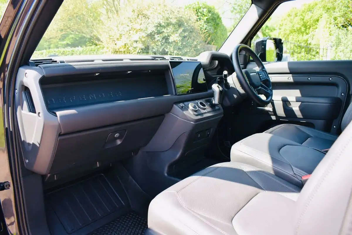 2024-land-rover-90-defender-30-d350-hard-top-x-dynamic-hse-90-big-13