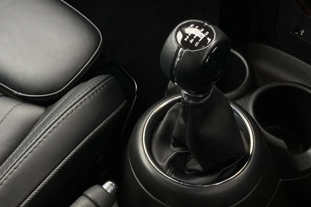 2018-mini-cooper-20-cooper-s-exclusive-ss-hatchback-3d-big-16