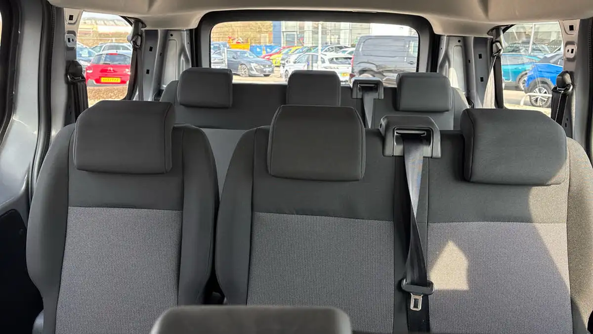 2024-citroen-spacetourer-e-you-m-49kwh-big-24