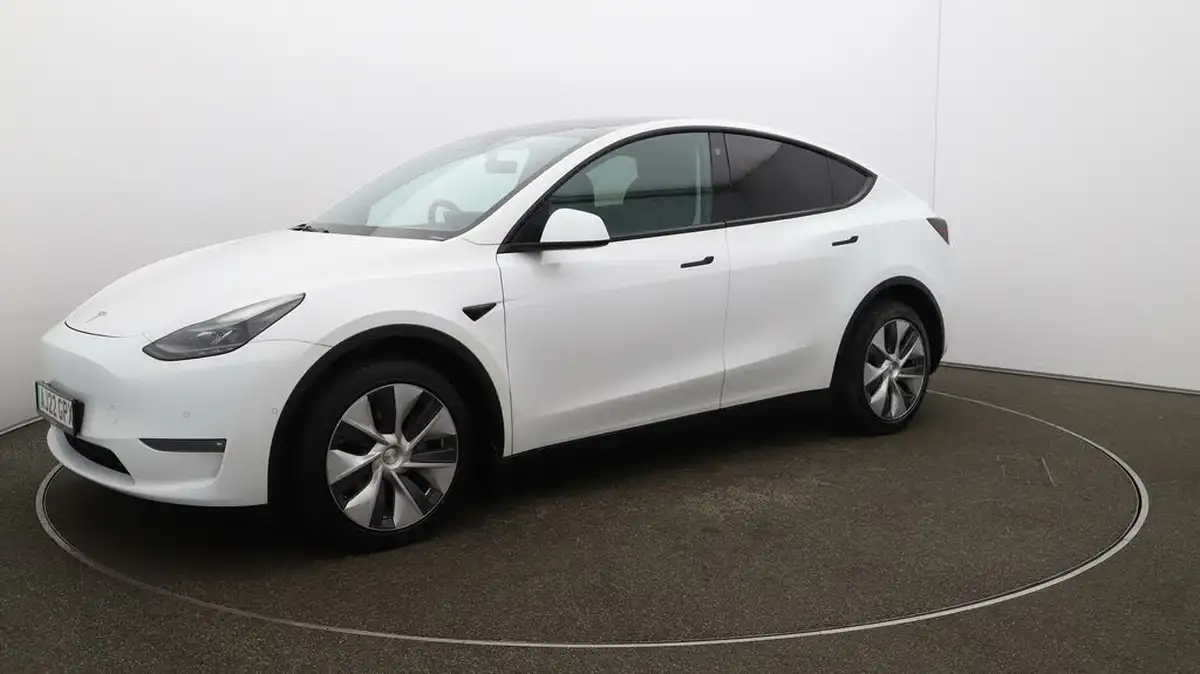 2022-tesla-model-y-e-long-range-big-61