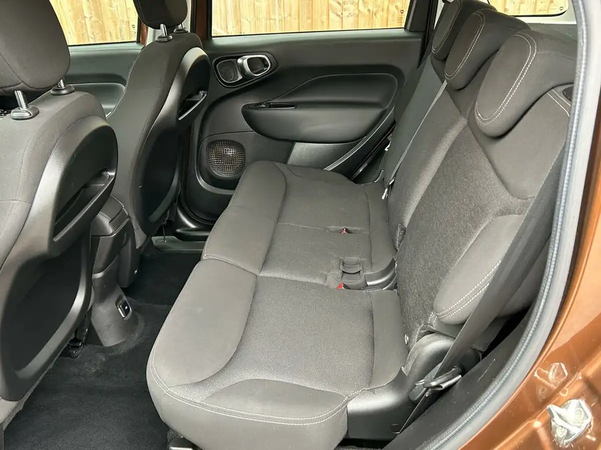 2017-fiat-500l-14-cross-big-17