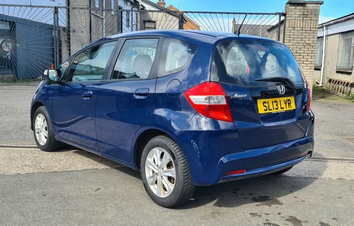2013-honda-jazz-14-es-cvt-big-4