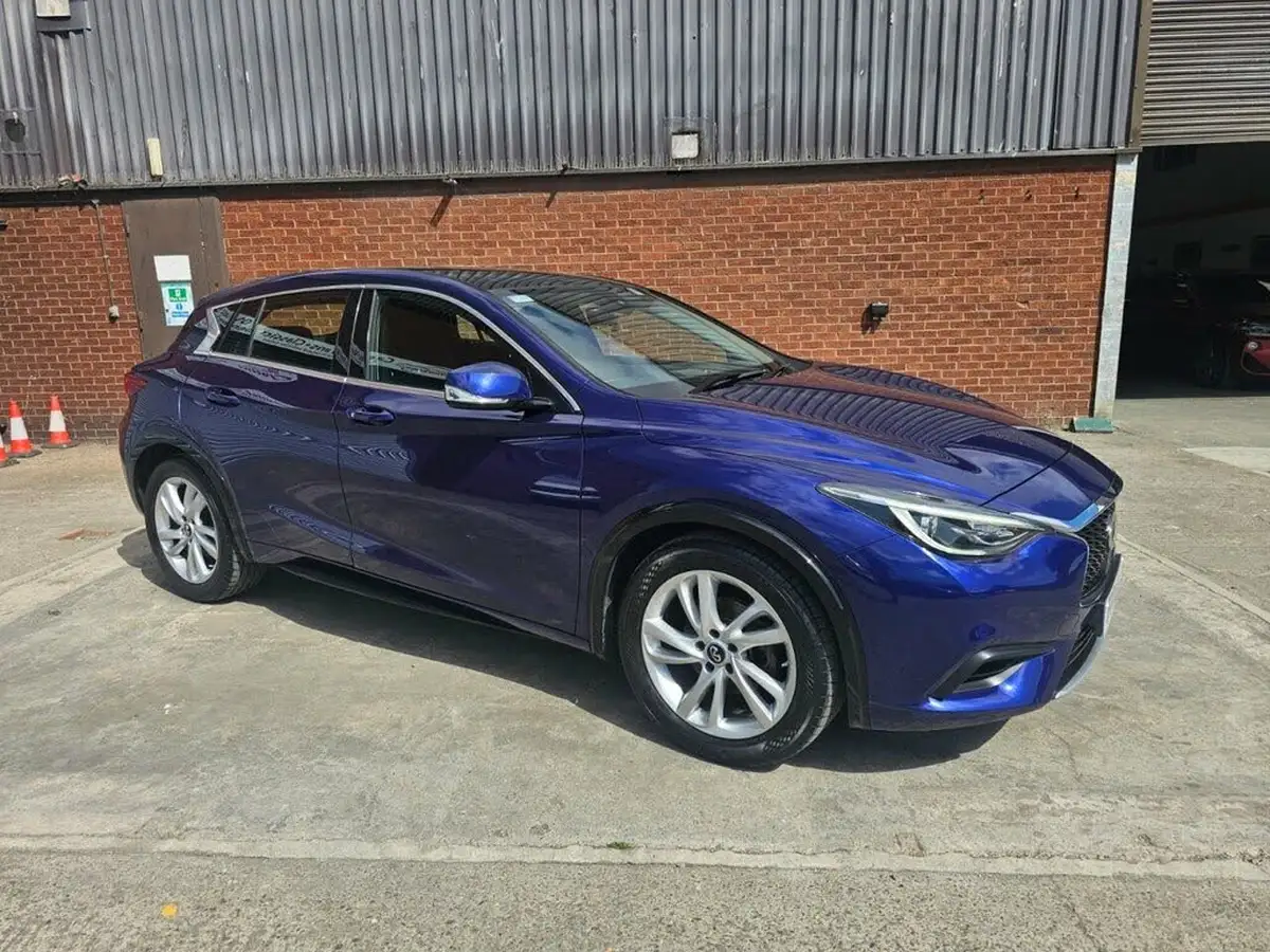 2017-infiniti-q30-16-se-156ps-business-pack-dct-big-4