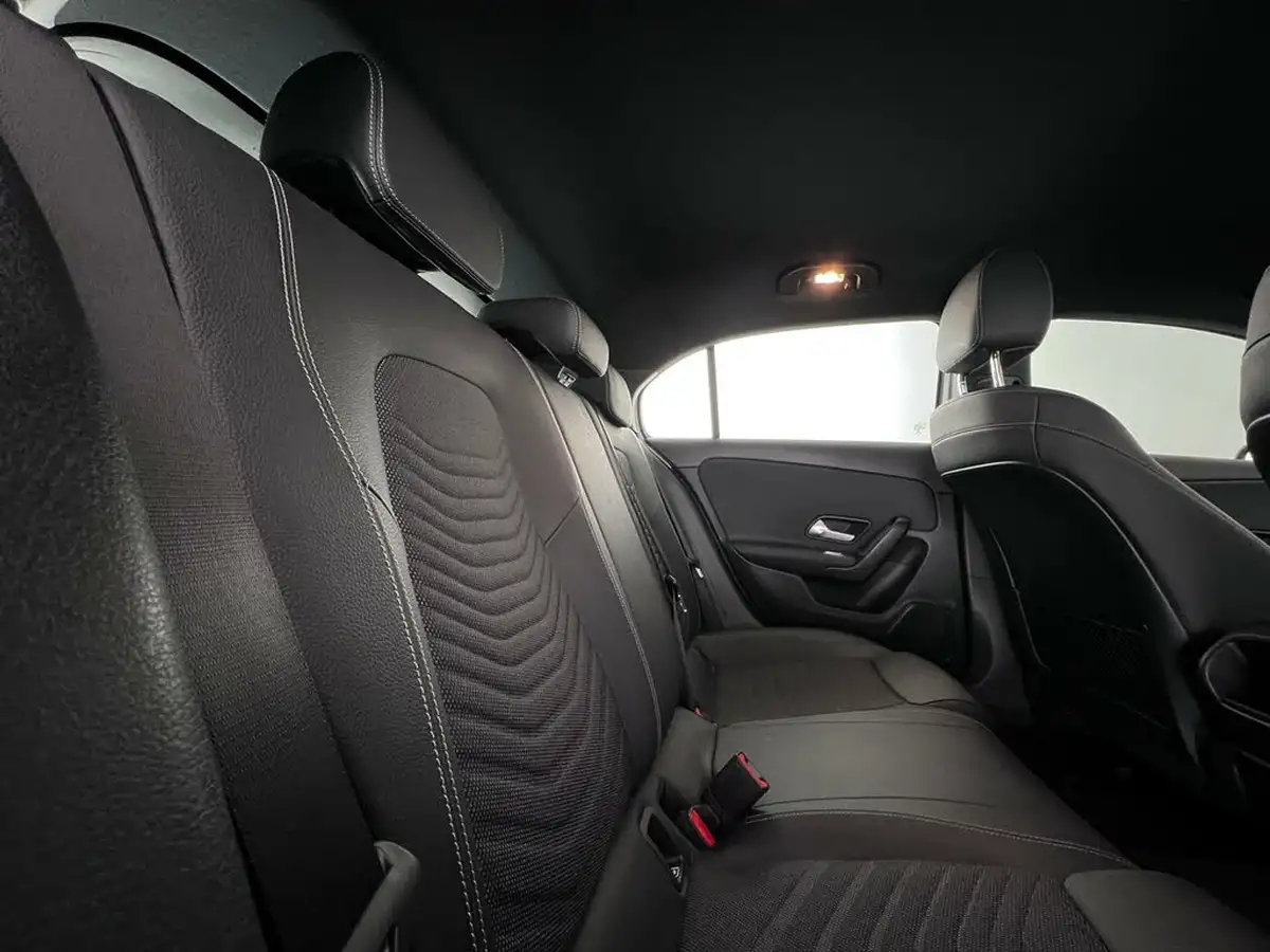 2021-mercedes-benz-a-class-13-a180-se-7g-dct-big-14
