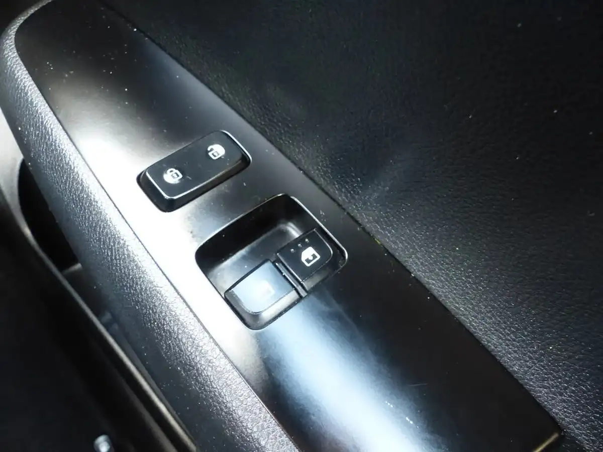 2020-kia-picanto-10-1-4-seats-big-15