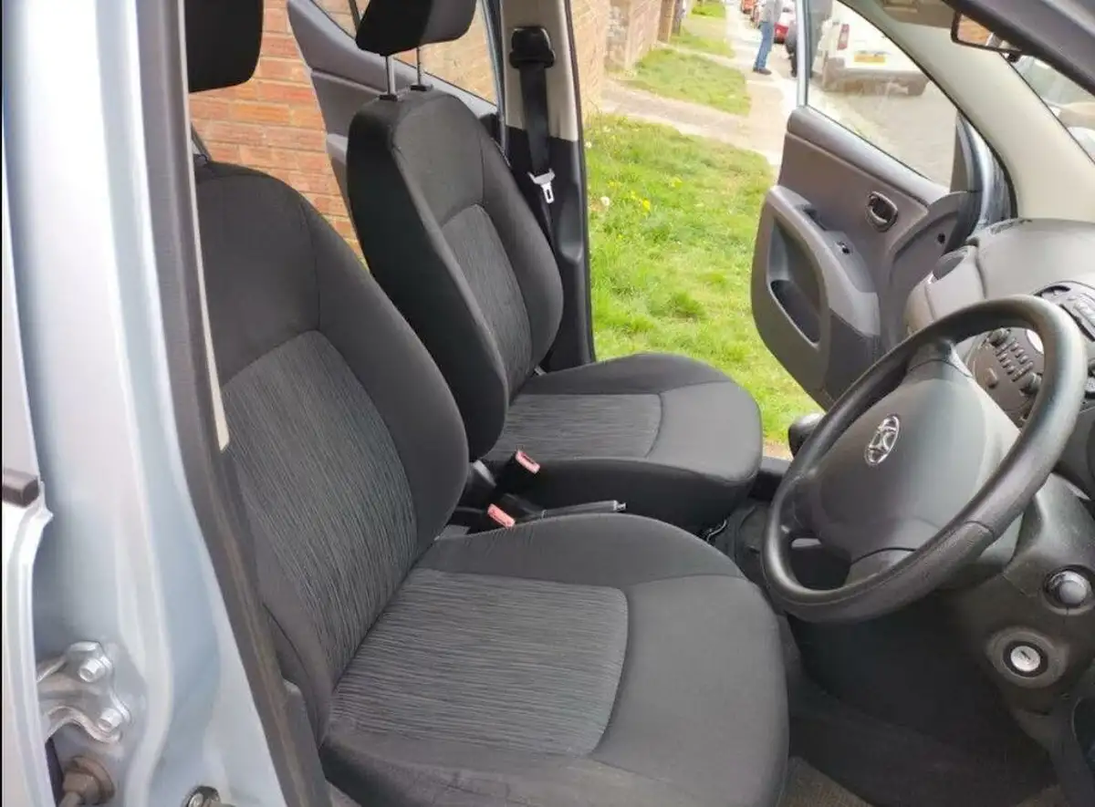 2013-hyundai-i10-12-active-auto-big-5