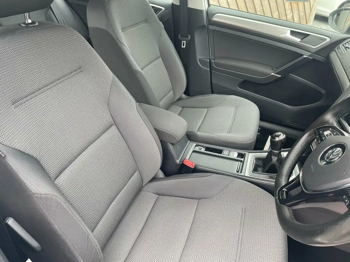 2014-volkswagen-golf-16tdi-se-bmtss-hatchback-5d-big-6