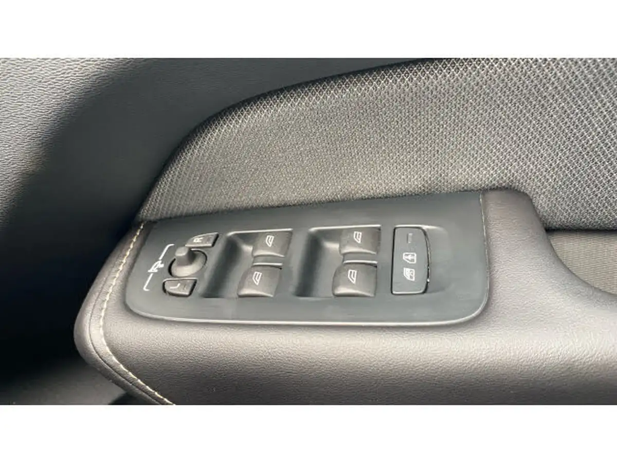 2023-volvo-xc60-20td-b4-plus-big-25