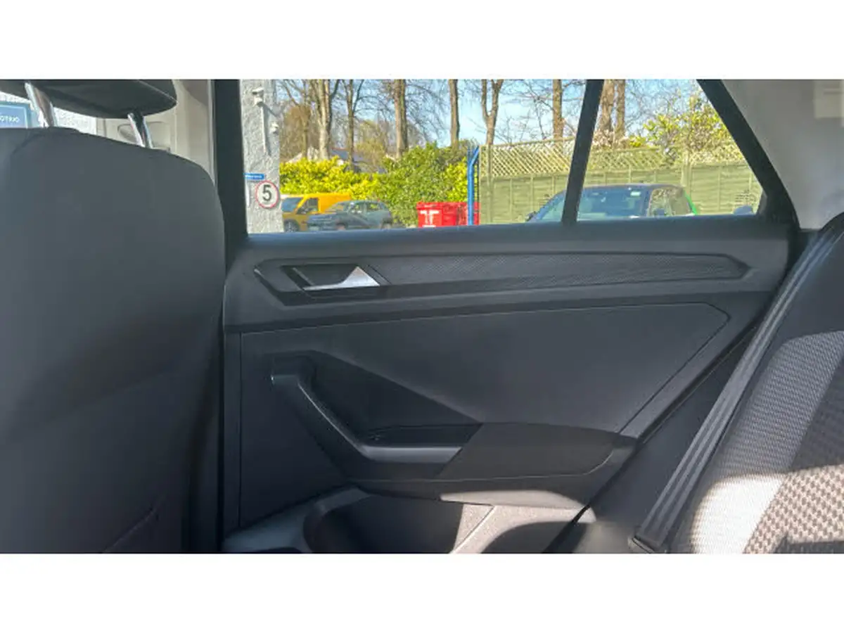 2021-volkswagen-t-roc-15-tsi-active-hatchback-5d-dsg-big-38