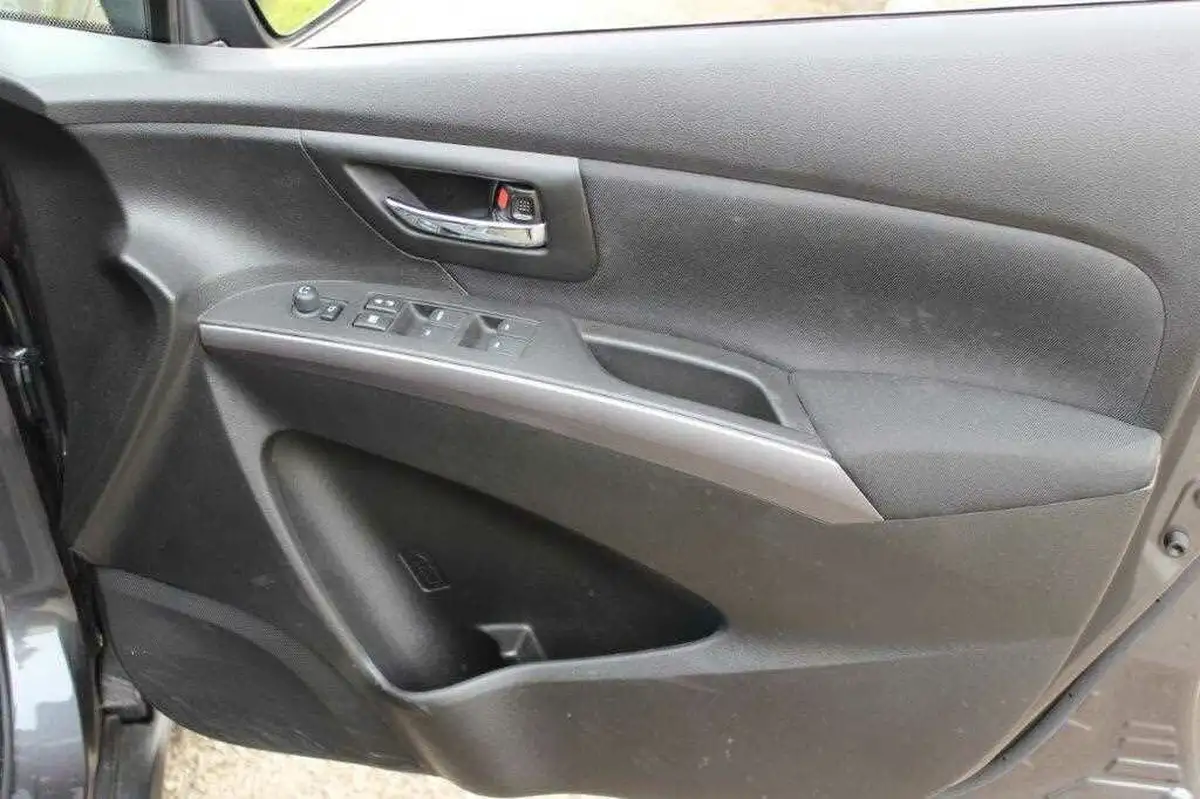 2024-suzuki-s-cross-15-motion-big-22