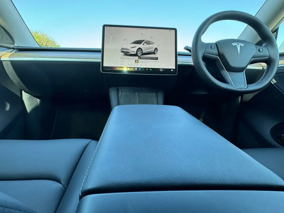 2022-tesla-model-y-e-long-range-big-20