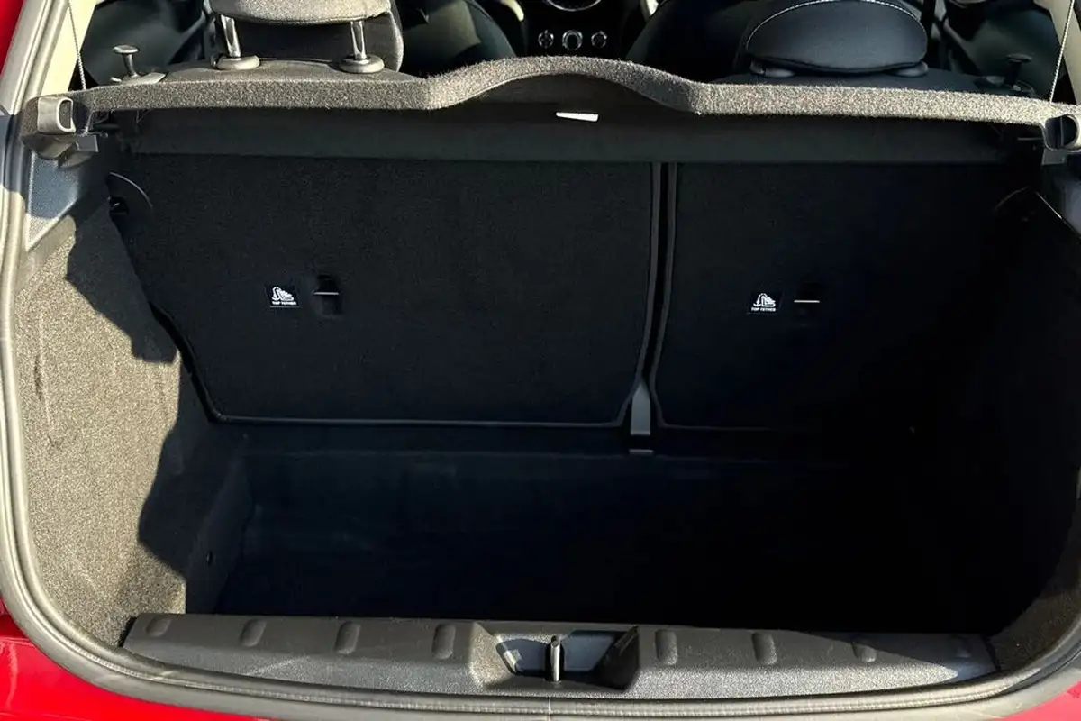2019-mini-cooper-15-cooper-classic-hatchback-3d-big-5